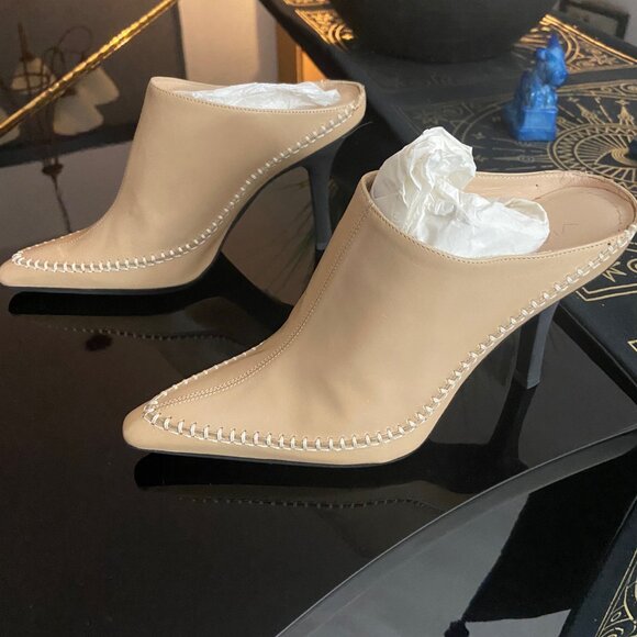 NWOT Beautiful and Classic Via Spiga Leather Mules - Size 6 1/2 - Picture 5 of 6